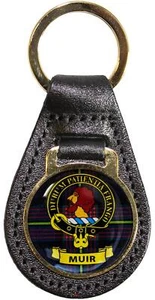 Llavero de cuero con escudo de clan familiar escocés Muir hecho en Escocia - Imagen 1 de 2