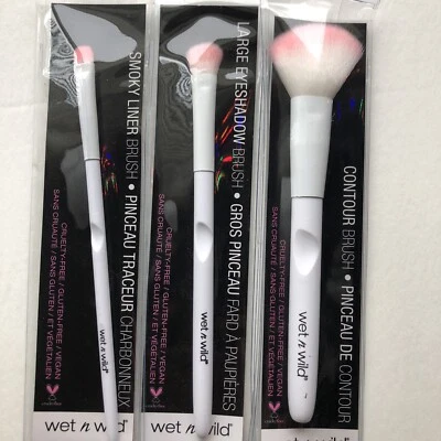 JUEGO DE 3 BROCHAS DE MAQUILLAJE WET n WILD - Brocha grande para sombra de ojos, contorno y delineador Foto 1 de 2