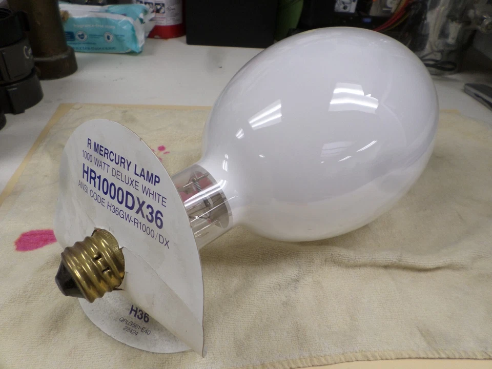 General Electric HR1000DX36 Mercury Lamp ANSI CODE H36GW-R1000/DX New Old Stock - Image 1 of 4