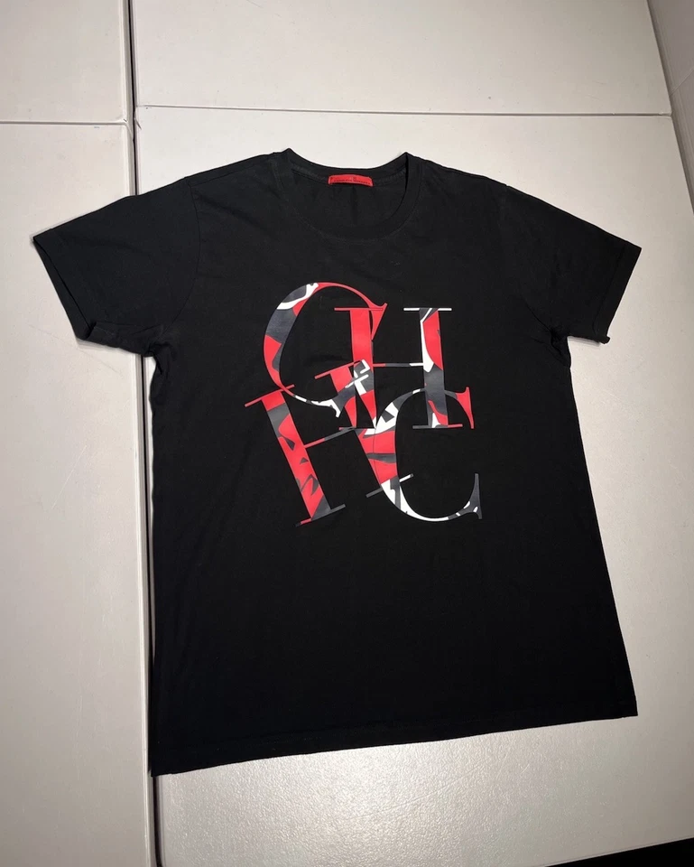 Camiseta Carolina Herrera Hombre Grande Negra Roja Azul Blanca Logo Grande Algodón Camiseta Foto 1 de 4