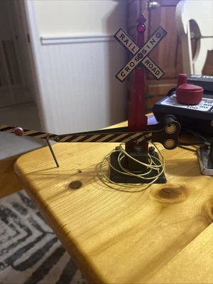 Vintage 1950's Marx Marlines O Gauge Automatic Crossing Gate Model No. 438 - Image 1 of 4