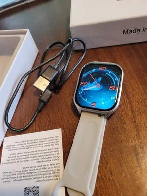 Rastreador Smart Wstch plateado sin marca y otras grandes cosas. Foto 1 de 4