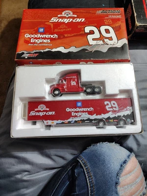 Новый тракторный прицеп Kevin Harvick No29 Snap-On/GM Goodwrench 1:64 103835 - Изображение 1 из 3