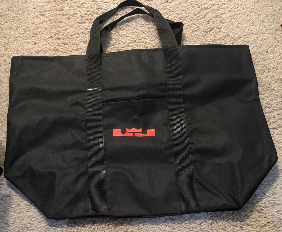Bolso de Mano Nike LeBron Negro Rojo Logo | Ligero Gimnasio Viaje Carryall | Limitado Foto 1 de 3