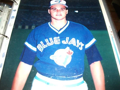 JIMMY KEY TORONTO BLUE JAYS AUTOGRAPHED 8 x 10 PHOTO (1) - Image 1 of 2