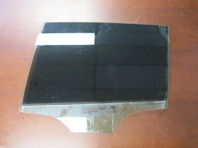 Volkswagen Golf 2017 Left OEM Rear Door Glass - Imagem 1 de 3