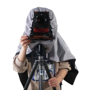 Campana de enfoque profesional de tela oscura plateada negra para protección de cámara 4x5 - Imagen 1 de 14