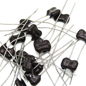 ( 10 PCS ) 910pF 500V 5% Mica Dipped Capacitor Cornell Dublier - Picture 1 of 1