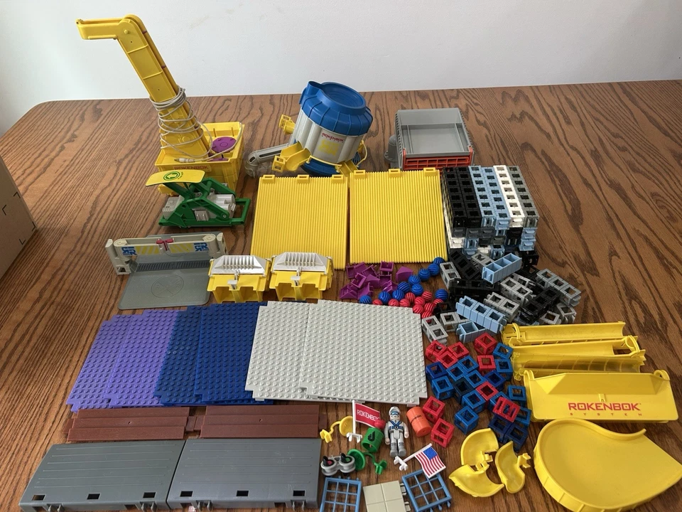 Lot Of Random Rokenbok Parts and Accessories  Conveyor Figure Bases Lot 1 - Image 1 of 4