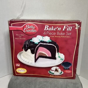 Betty Crocker Bake' n Fill 4 Piece Set Mix & Bake Fill Flip & Decorate Dome Pan - Picture 1 of 8