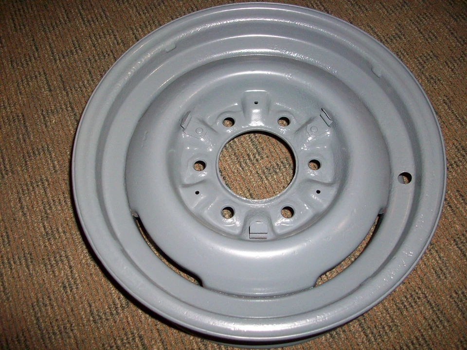 Camión Chevy/GMC 1955-1956-1957 con recubrimiento en polvo OEM 15x5" rueda de repuesto de acero de 6 tacos Foto 1 de 4