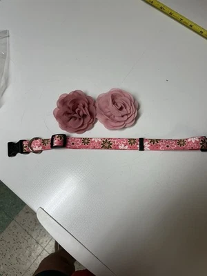 粉红色花卉狗项圈带 2 个可拆卸漂亮蝴蝶结,增添魅力 — 第 1/4 张图片