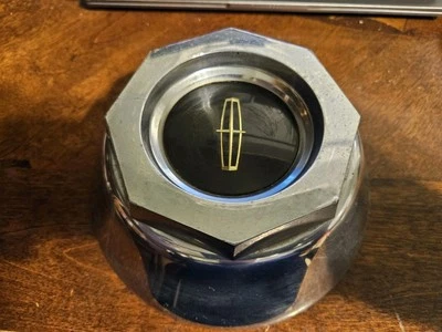 1980 - 1989 Lincoln Continental Mark VI 7" OEM Wheel Center Cap - Image 1 of 4