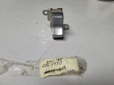 Interruptor de calor trasero 69 70 71 Dodge Plymouth carrocería C 286440 Foto 1 de 2