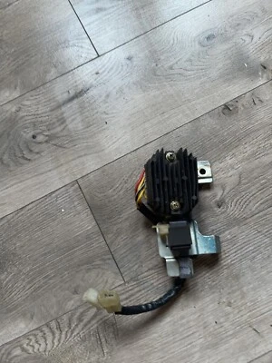 1988-2000 Suzuki GS500E REGULATOR ELECTRIC PARTS HOLDER MOUNT BRACKET - Image 1 of 3