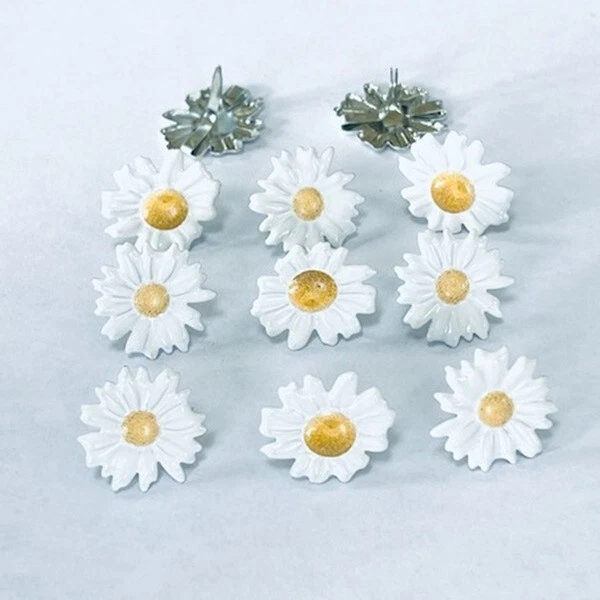 MARGARITA BLANCA ÁLBUM DE RECORTES DECORATIVO BRADS OJALES SALIDA 8 PIEZAS Foto 1 de 1