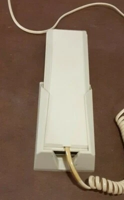 Teléfono de pared con botón delgado beige sin marca Foto 1 de 4
