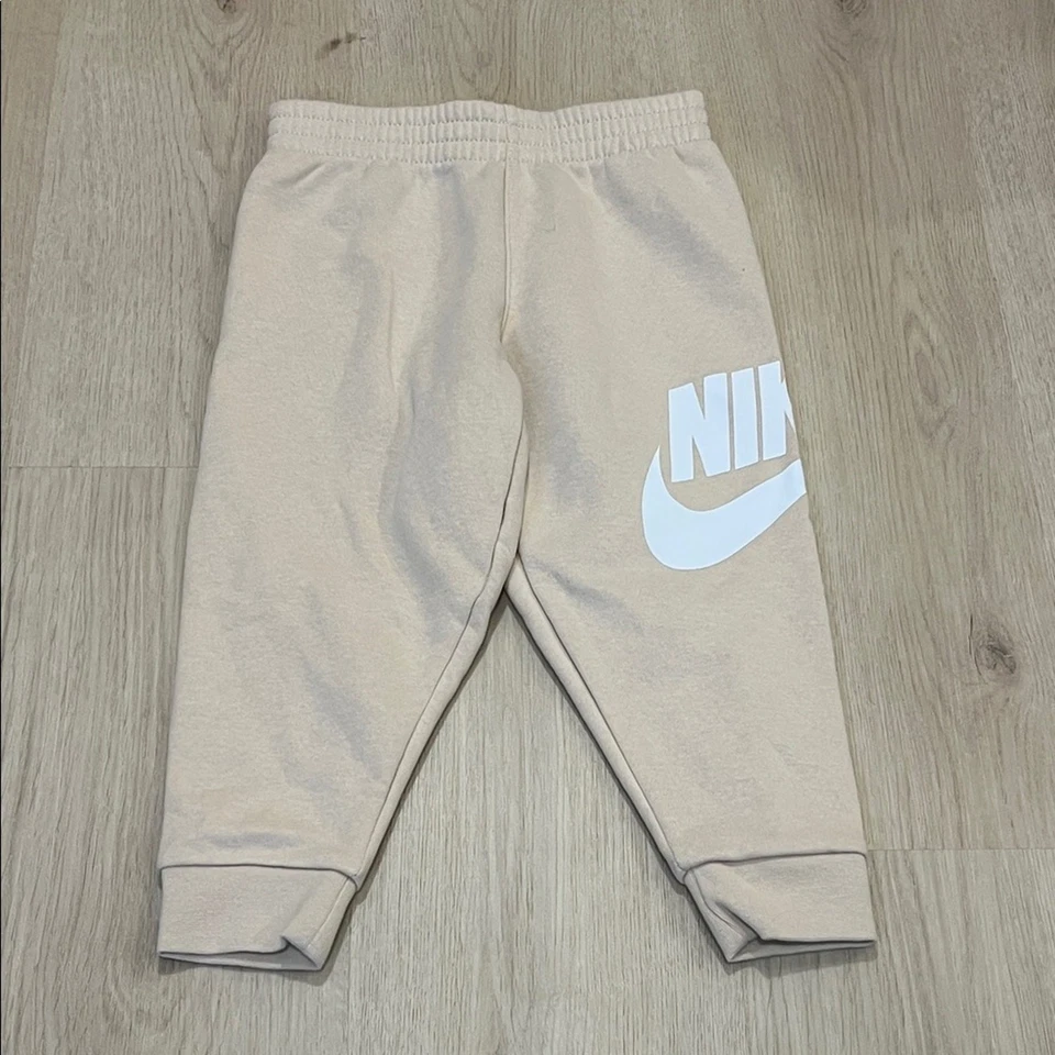 Pantalones de chándal Nike talla 4 beige para niños nuevos sin etiquetas Foto 1 de 4