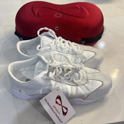 Nfinity Evolution 啦啦队白色皮革比赛女式 8 码 — 第 1/4 张图片
