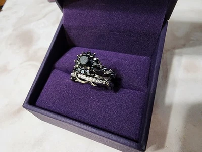 Anillo Disney Is Maléfica.  Anillo de diamantes negros personalizado. La garantía viene con él.  Foto 1 de 3