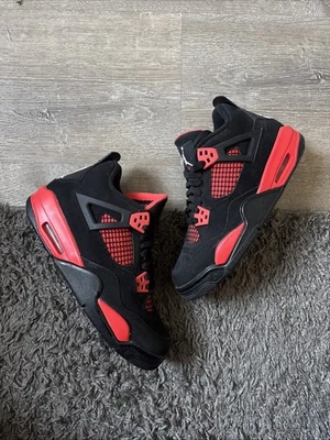 Jordan 4 Vermelho (PAR INCOMPATÍVEL 5,5Y, 7Y) - Imagem 1 de 4