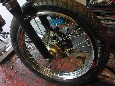 Suzuki GN125  Vorderrad - Bild 1 von 4