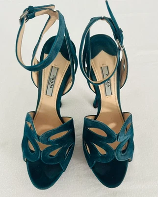 Sandalia plataforma encaje recortado gamuza Prada vintage Foto 1 de 4