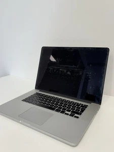 Apple MacBook Pro A1398 – 15,4" – srebrny #1 - Zdjęcie 1 z 9