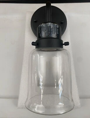 Aplique de pared Hampton Bay Timphaven de 1 luz en negro mate Foto 1 de 3