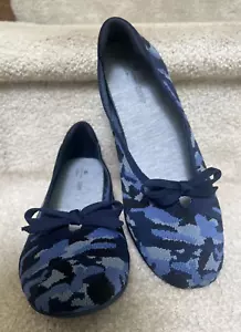 Clarks Cloudsteppers Knit Bow Flats Carly Hope Navy Camo Size 10 NWOB - Picture 1 of 11