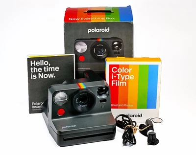 Polaroid Now Generación 2 Everything Box, película negra inc, correa y cable de carga Foto 1 de 4