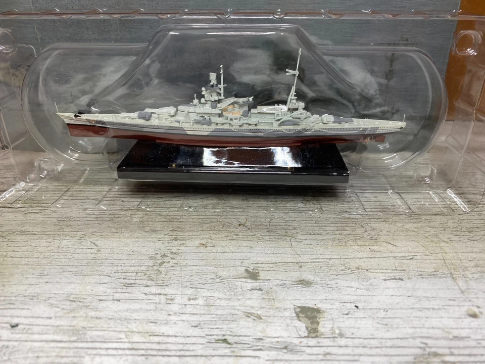 Atlas Editions DeAgostini Scharnhorst ship model 1:1250  scale  Boxed military - Image 1 of 1