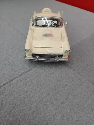 Coche fundido a presión Danbury Mint Ford Thunderbird escala 1/24 - Imagen 1 de 4