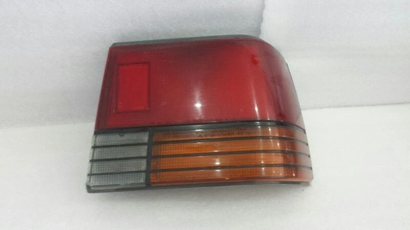 Luz trasera derecha pasajero 4 puertas compatible con 87-89 SPECTRUM 54085 Foto 1 de 1