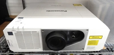 Proyector PANASONIC PT-RZ570W WUXGA DLP con cable de alimentación Foto 1 de 2