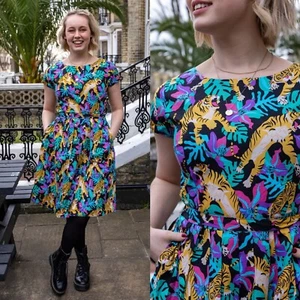 RUN AND FLY Black Tiger Lily Print Cotton Tea Dress with Pockets 8-26 - Picture 1 of 7