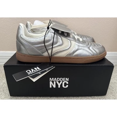 NUEVO CON ETIQUETAS Madden NYC Madrid Mujer Plata Espejo Metálico Tenis Rayas Talla 8 Foto 1 de 4