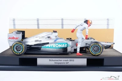 Diorama Mercedes W03 - M. Schumacher crash 2012 Singapore, 1:18 scale - Image 1 of 4