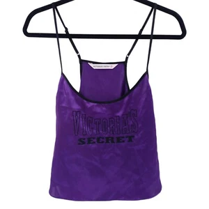 Camiseta sin mangas Y2K Victorias Secret para mujer L Cami recortada púrpura satinado deletreada años 2000 - Imagen 1 de 12