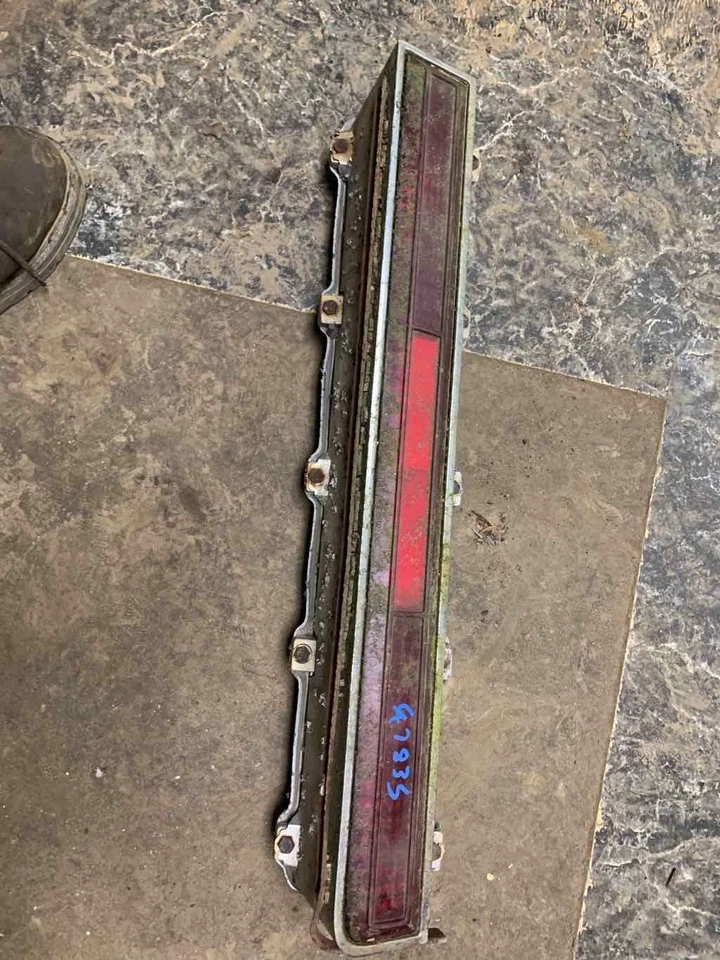 Conjunto de lanterna traseira BUICK ELECTRA direita 74 - Imagem 1 de 4