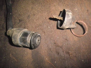 1992 Polaris Trail Boss 350 L 4x4 2 stroke ignition switch and key - Bild 1 von 2
