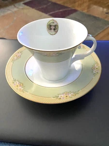 AVON 2007 HONOR SOCIETY COMMEMORATIVE TEACUP AND SAUCER - Picture 1 of 8