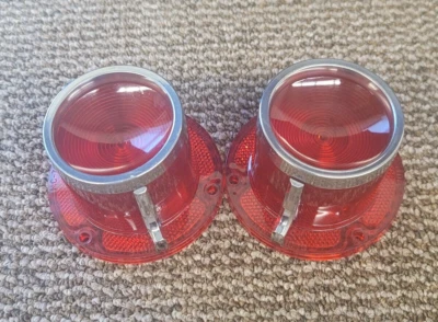 Pontiac Bonneville Star Chief Glo-Brite 1961 767 768 diestro lente de luz trasera derecha Foto 1 de 4