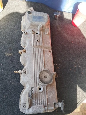 83-89 MITSUBISHI STARION CHRYSLER CONQUEST TAMPA DE VÁLVULA FABRICANTE DE EQUIPAMENTO ORIGINAL (C3) - Imagem 1 de 3