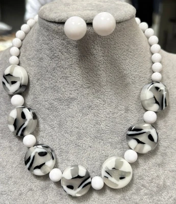 White With Black Circle Lucite Bead Necklace earring Set - Image 1 of 2