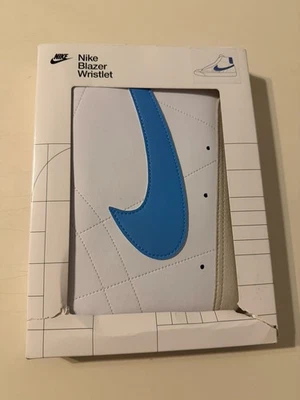 NUEVO CON ETIQUETAS Nike Blazer Bolso de Muñequera Grande Bolso sin asas Blanco/Azul 7" x 5.5" Unisex A25 Foto 1 de 4