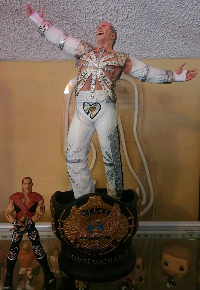WWE Shawn Michaels Championship Title Collection 16 pulgadas Estatua Wrestlemania 12 Foto 1 de 4