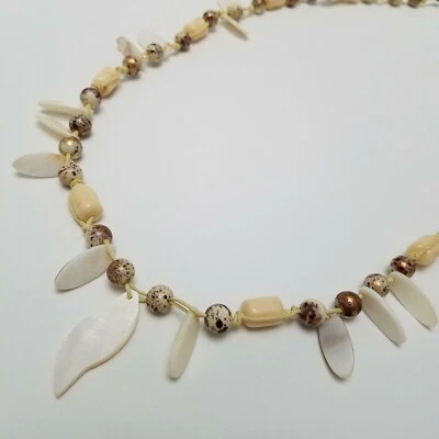 Collar largo de cuentas y concha pintadas 36" BOHO Island inspirado en la playa Foto 1 de 4