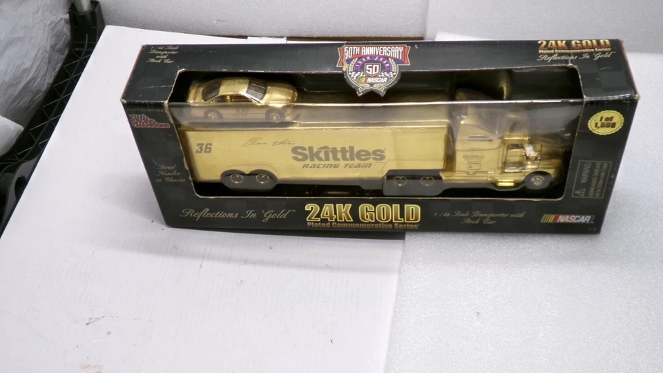 Carreras Campeones Nascar Remolque de Oro 24k y Stock Car 1/64 Ernie Irvan 1/1.500 Foto 1 de 4