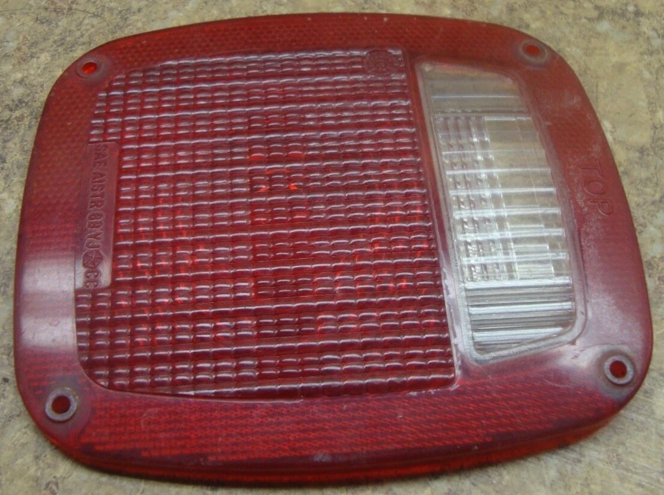 Jeep Wrangler 1997 2,5 L 4 cilindros luz trasera luz de freno lente trasera 97 Foto 1 de 1